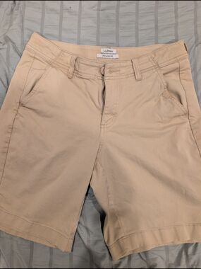 L.L. Bean Classic Chino Shorts - Khaki Tan - Size 4 - Essential Summer Staple